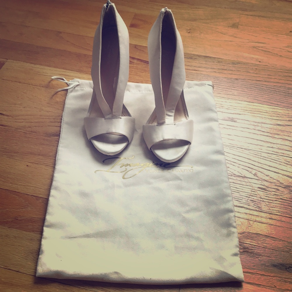 Vine Camuto satin cream “imagine” pumps
